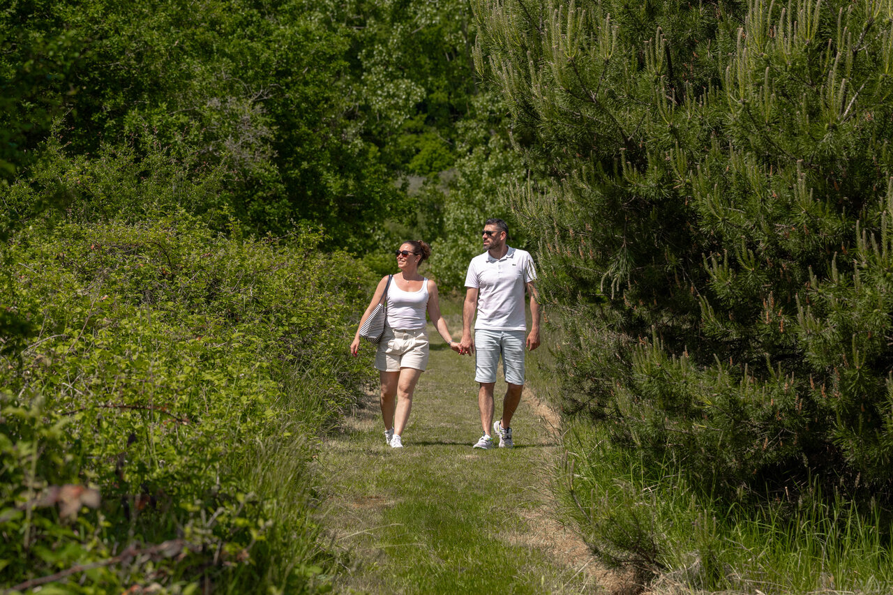 Couple on green natural path at CLICOCHIC campsite in Cheverny.