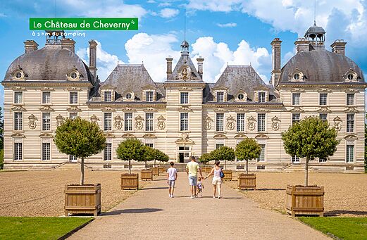 Cheverny Castle, famous historic monument to visit near Cheverny (41).