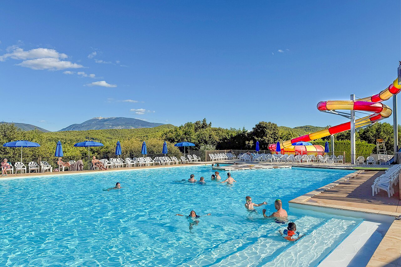 Outdoor pool, water slide, swimmers at VAGUES OCEANES Soleil de Provence (84).