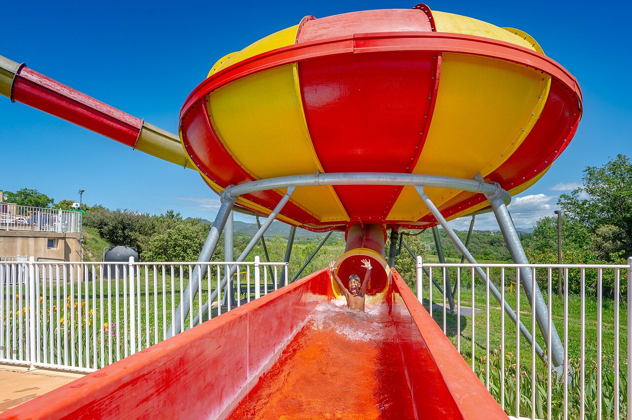 Giant slide with child at VAGUES OCEANES Soleil de Provence, Saint-Romain-en-Viennois (84).