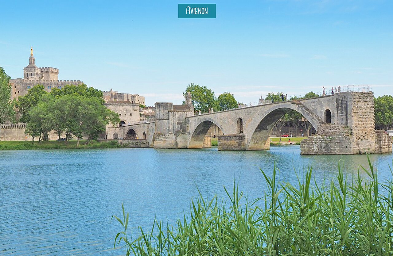 Pont d'Avignon and Popes' Palace, historic sites to visit in Provence.