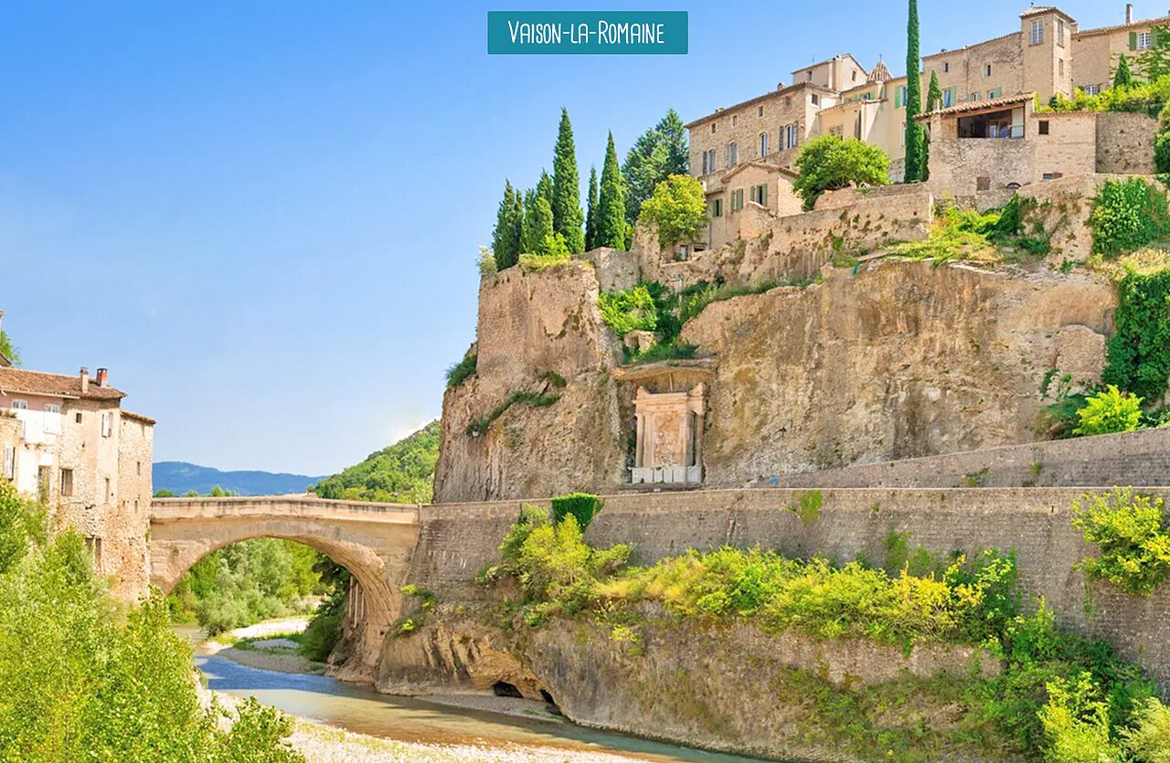 Medieval town of Vaison-la-Romaine, Roman bridge and river, to visit near the campsite.