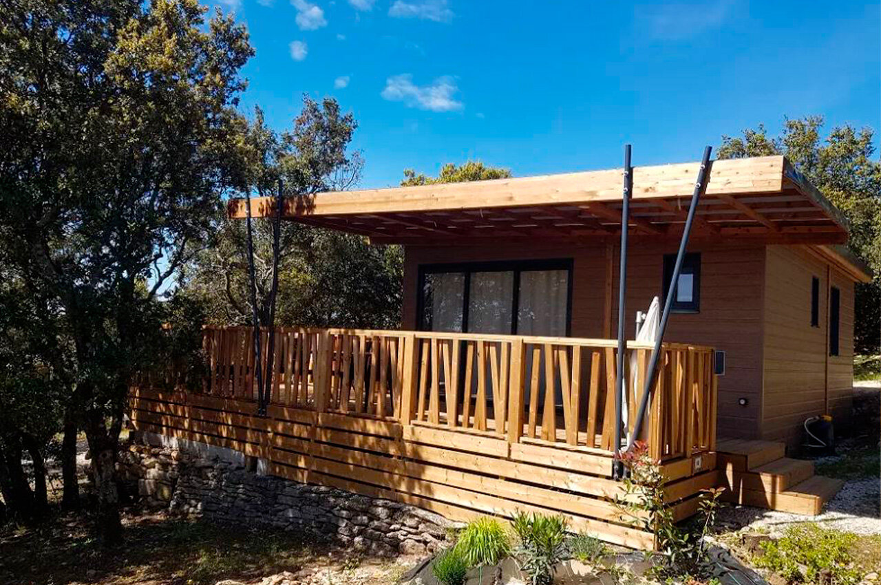 Modern Mobile-home at CLICOCHIC Les Sources de Gordes campsite in GORDES (84).