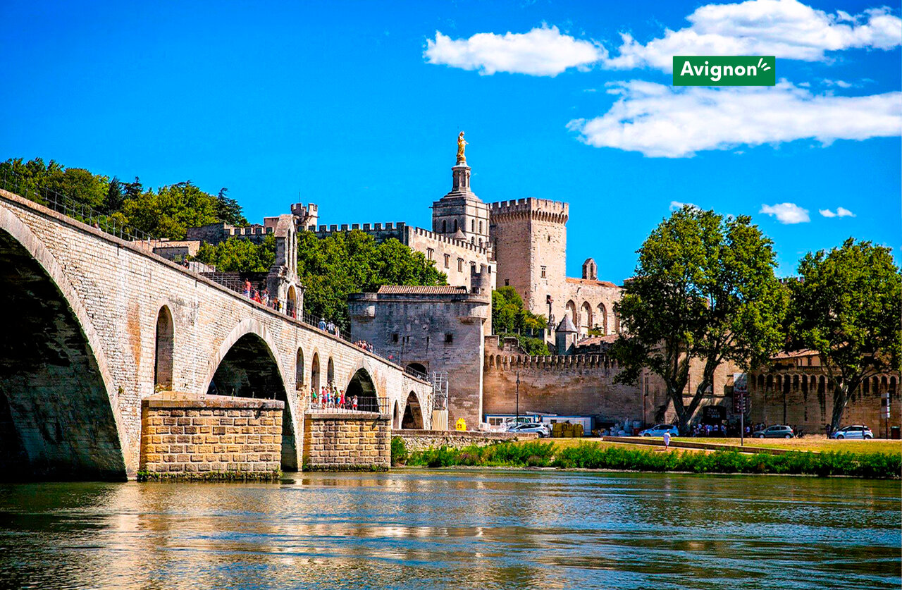 Pont d'Avignon and Popes' Palace, historic sites to visit near Avignon, Provence.