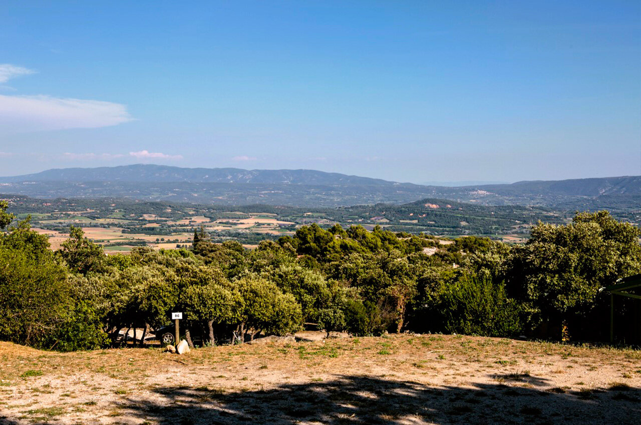 Natural landscape and panoramic view at CLICOCHIC campsite, GORDES (84).