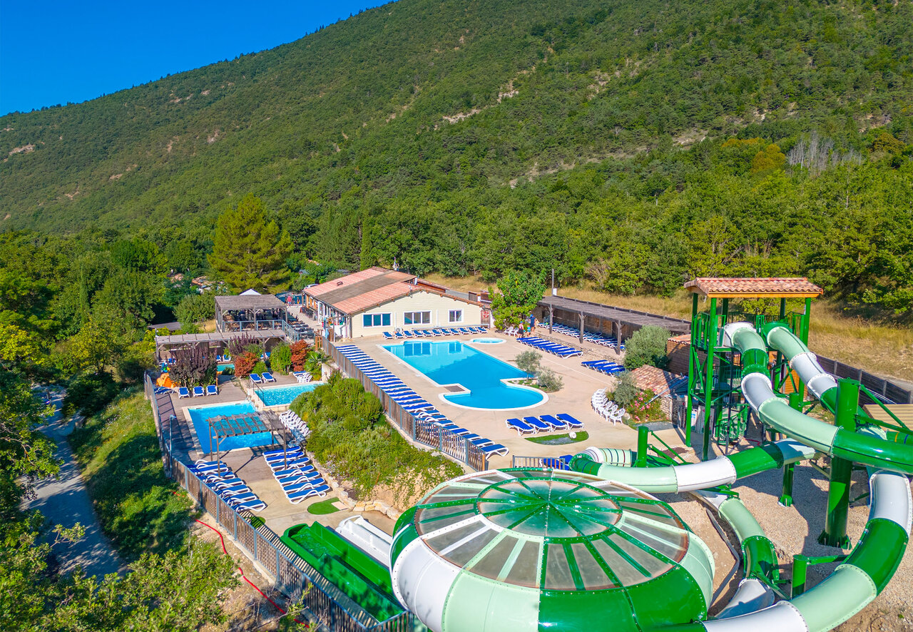 Large pools, water slides at CLICOCHIC Source du Jabron campsite, Comps (26).