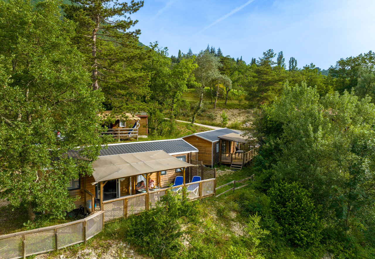 Wooden Mobil-homes with terraces at CLICOCHIC Source du Jabron campsite in Comps.