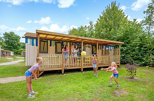 Modern Mobil-home with terrace, family at CAPFUN Vakantiepark Capfun het Stoetenslagh campsite in Rheezerveen.