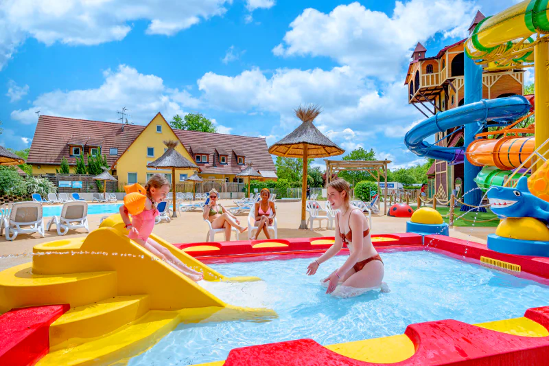 Water park with slides and kids' pool at CAPFUN Suzel campsite (68).