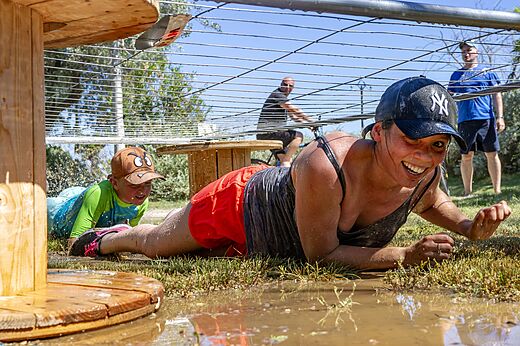 Muddy obstacle course at CAPFUN Talaris Vacances campsite Lacanau (33).