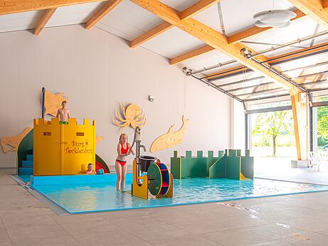 Indoor fun pool and water games at CAPFUN Tecklenburg, Tecklenburg-Leeden.