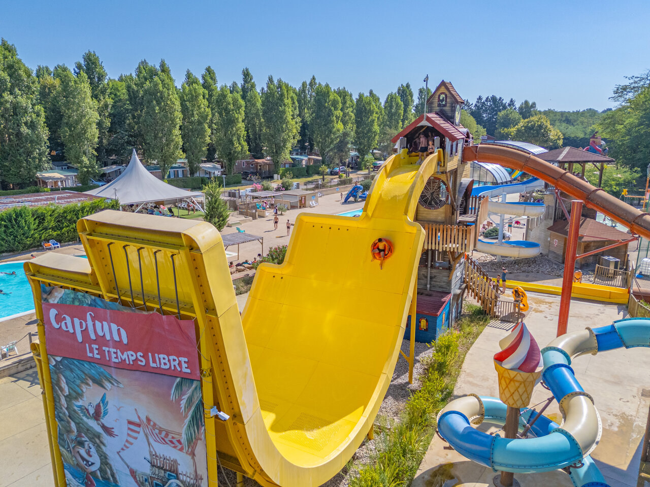 Giant waterslide, outdoor pool at CAPFUN Temps Libre campsite in BOUGE CHAMBALUD (38).