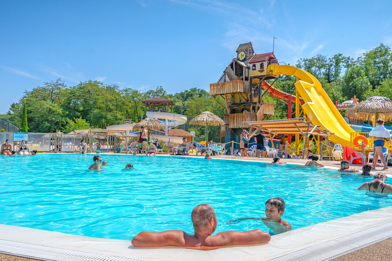 Outdoor pool, giant slide, water fun, CAPFUN Temps Libre BOUGE CHAMBALUD (38).