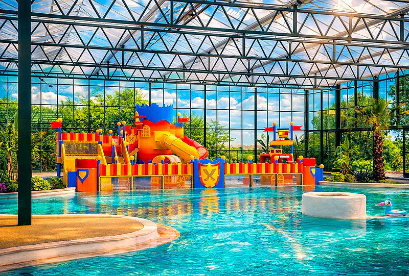 Indoor water play area, swimming pool at CAPFUN Tensch Jolie campsite (57).