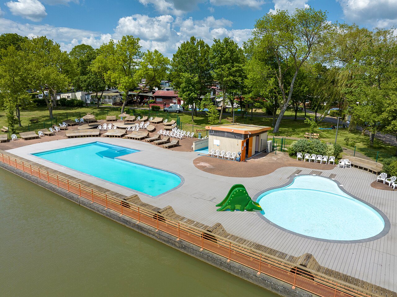 Outdoor pools, slide, sun loungers, Mobile homes at CAPFUN Tensch Jolie campsite in Grostenquin (57).