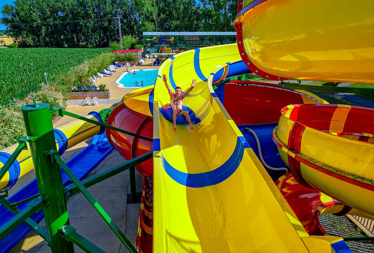 Giant water slide, outdoor pool at CAPFUN Tensch Jolie campsite in Grostenquin (57).