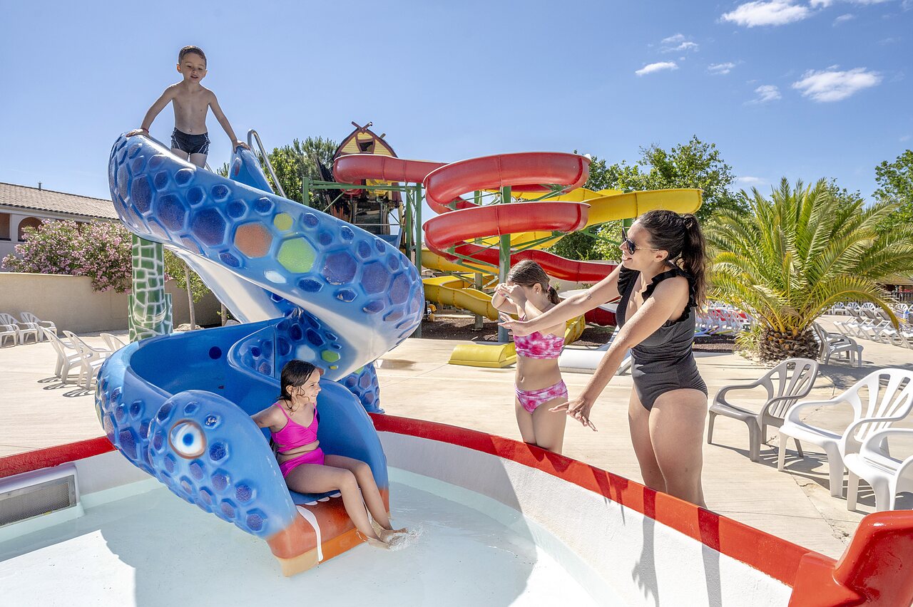 Water slides and children's pool at CAPFUN Teorix campsite in MARSEILLAN PLAGE (34).