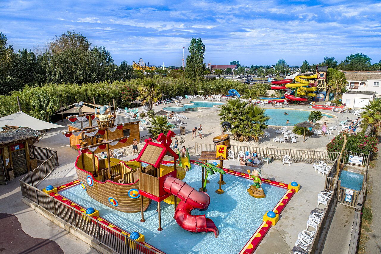 Water slides, pirate ship and pools at CAPFUN Teorix campsite in MARSEILLAN PLAGE.