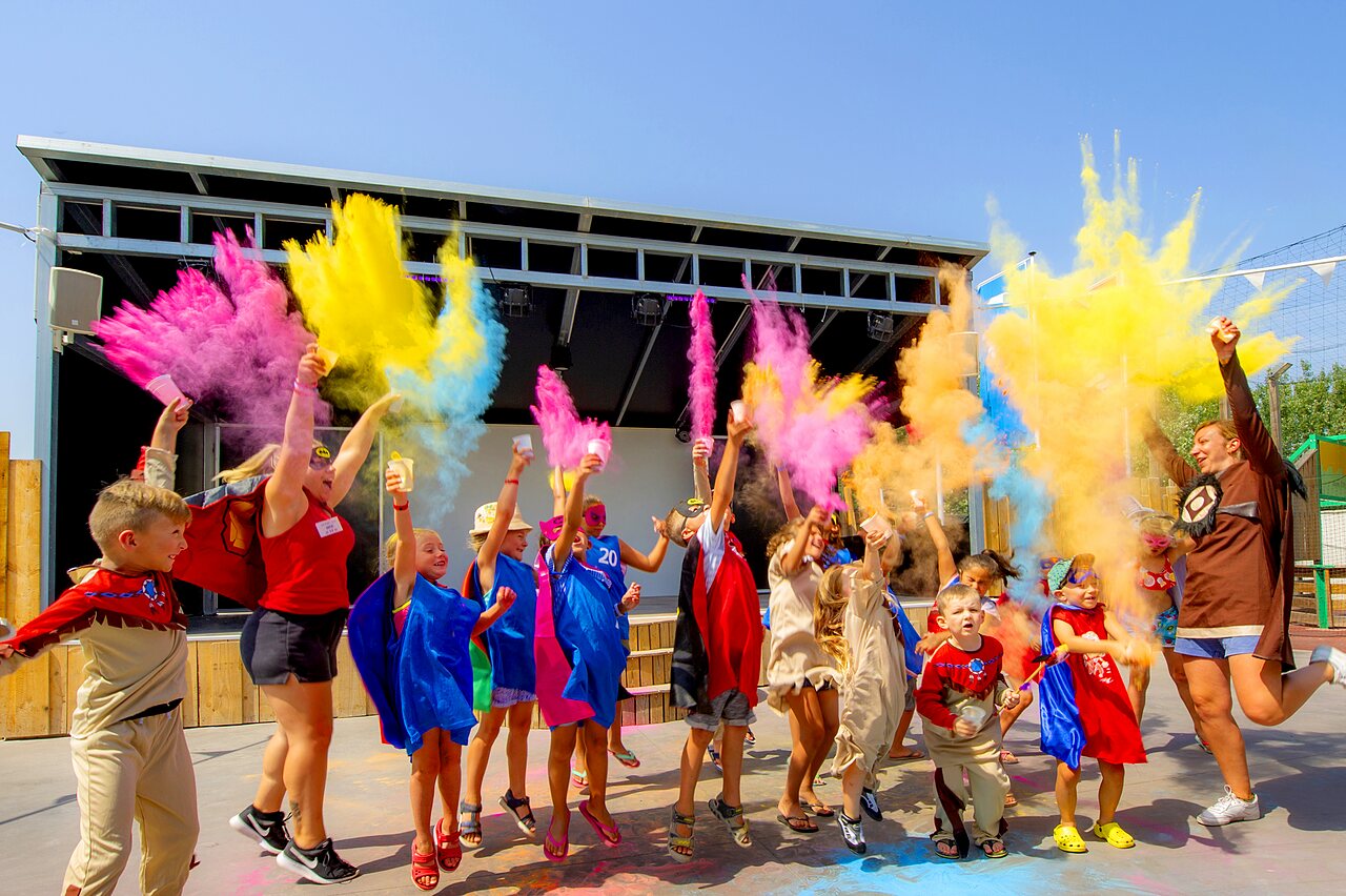 Colorful animation children and adults Holi powder CAPFUN Teorix MARSEILLAN PLAGE (34).
