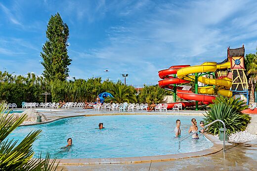Outdoor swimming pool, giant water slides at CAPFUN Teorix campsite in MARSEILLAN PLAGE (34).