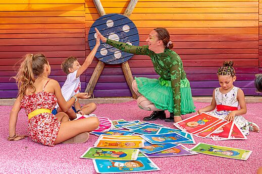 Children's animation, card game with animator at CAPFUN Teorix MARSEILLAN PLAGE (34)