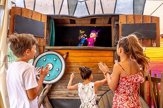 Puppet show for children at CAPFUN Teorix campsite in MARSEILLAN PLAGE (34).