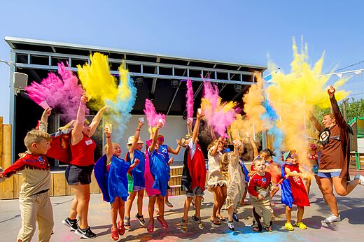 Colorful animation children and adults Holi powder CAPFUN Teorix MARSEILLAN PLAGE (34).