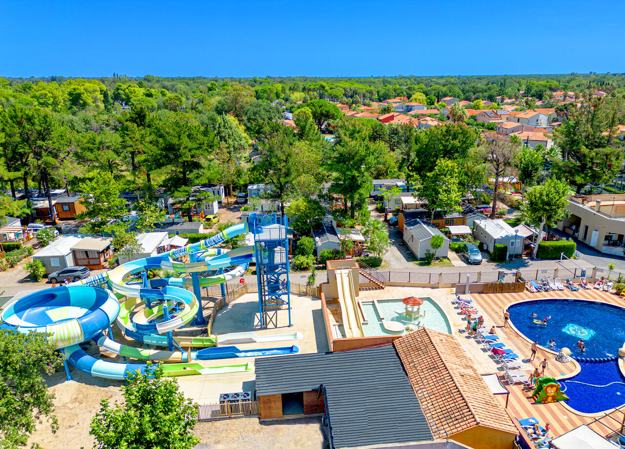 Giant water slides, swimming pool and Mobile homes at camping CLICOCHIC Texas in Argel�s sur Mer (66).
