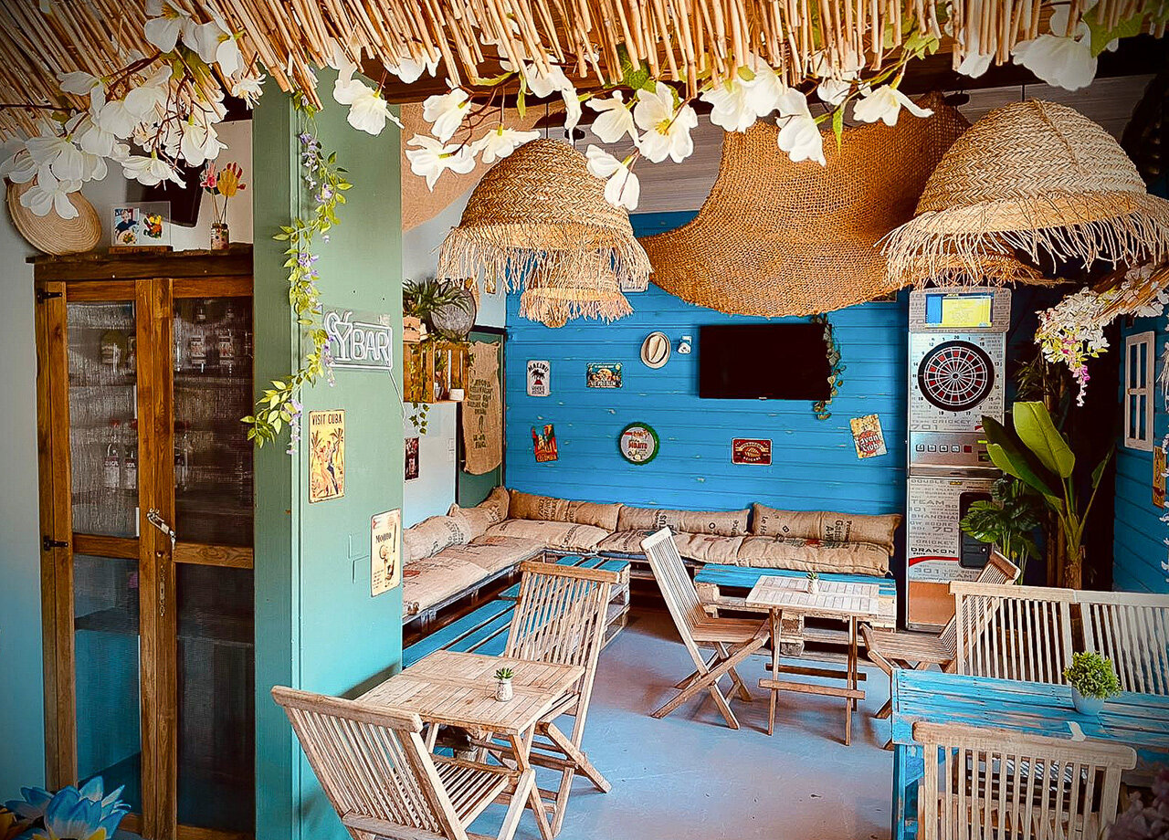 Tropical bar, darts and relaxation area at CLICOCHIC Plage des Tonnelles campsite.