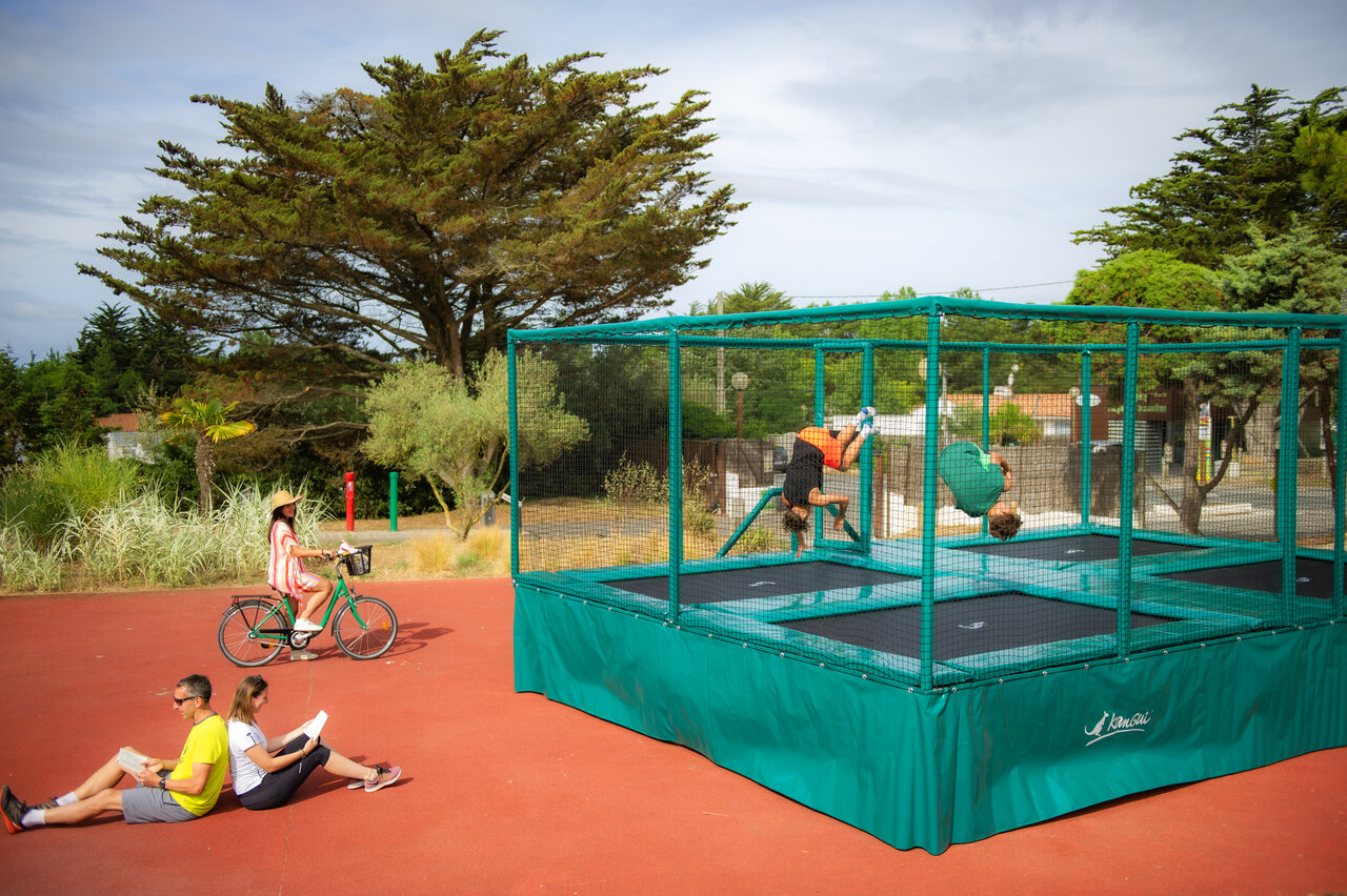 Trampolines, children and adults at CLICOCHIC Plage des Tonnelles campsite Saint-Jean-de-Monts.
