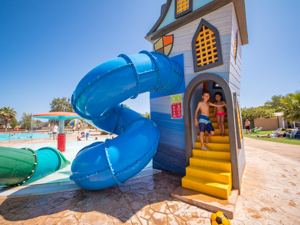 Water slides and children's pool at CAPFUN Tordera-Nacions campsite in Malgrat de Mar (08).