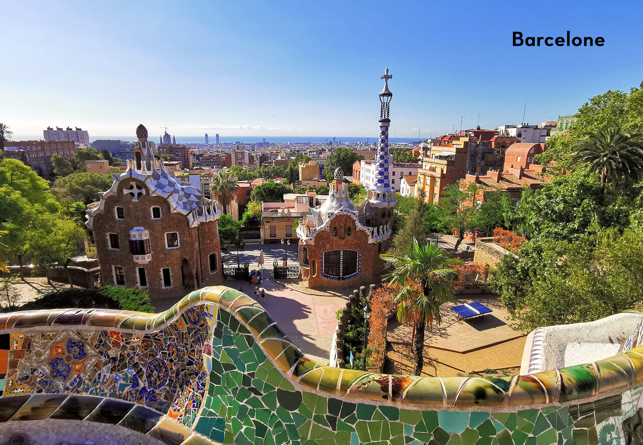 Park G�ell in Barcelona, Gaud� architecture, mosaic bench, panoramic city view.