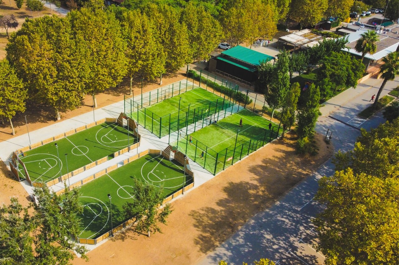 Multisport and padel courts at CAPFUN Tordera-Nacions campsite in Malgrat de Mar (08).