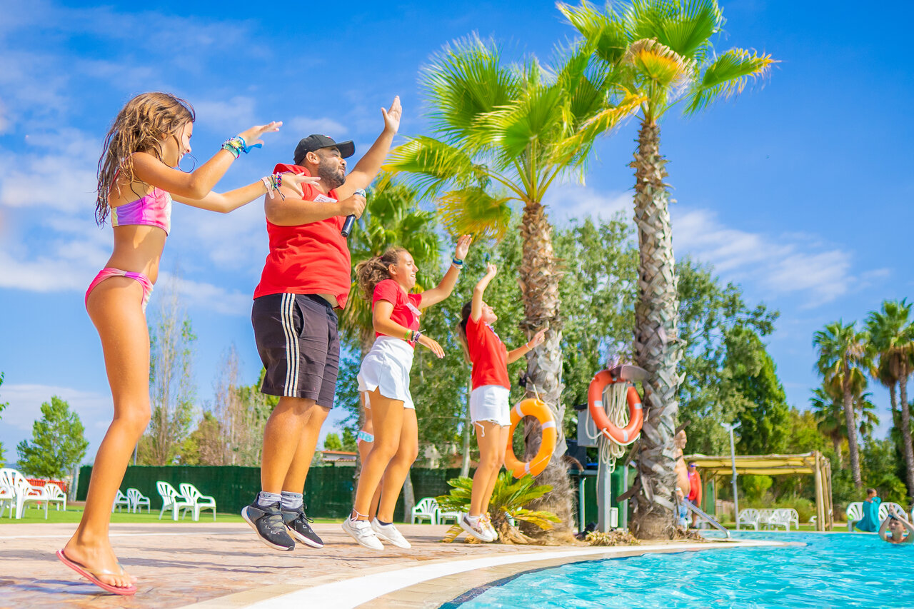 Dynamic animation near the swimming pool at CAPFUN Tordera-Nacions campsite.