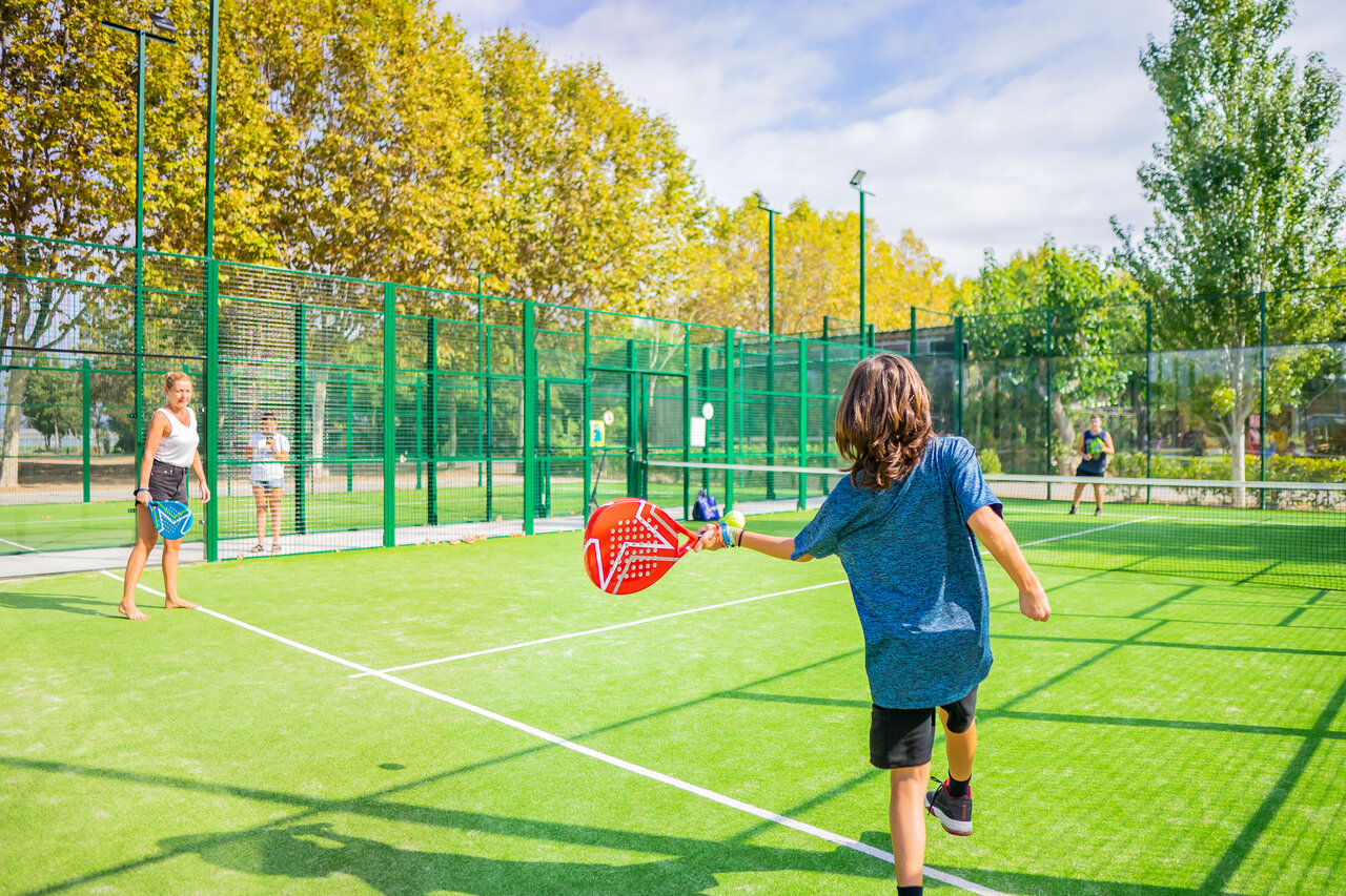 Padel court at CAPFUN Tordera-Nacions campsite in Malgrat de Mar (08).