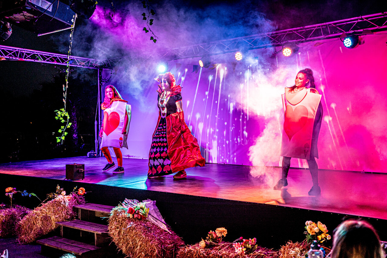 Animation show with costumed characters at CAPFUN Celeste campsite in Breuillet (17).