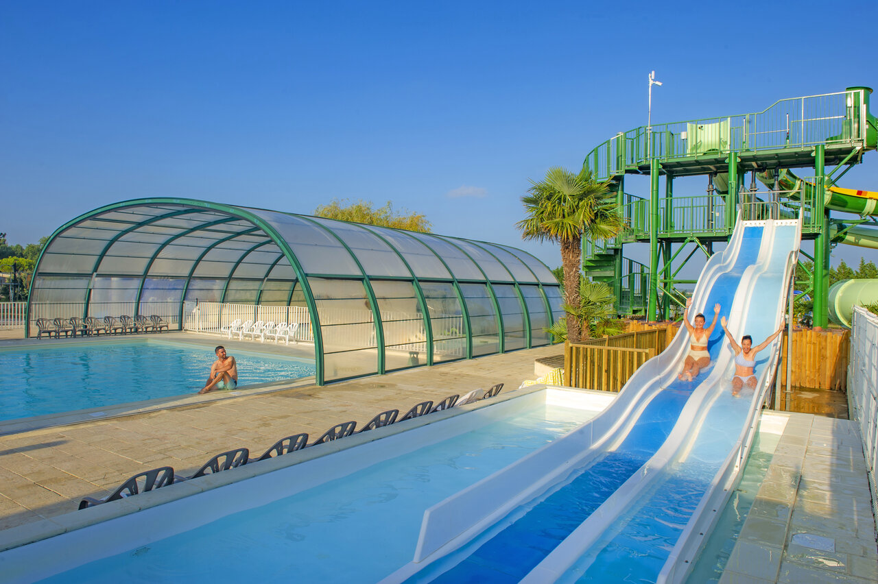 Double water slide and covered pool at CAPFUN Celeste campsite in Breuillet (17).