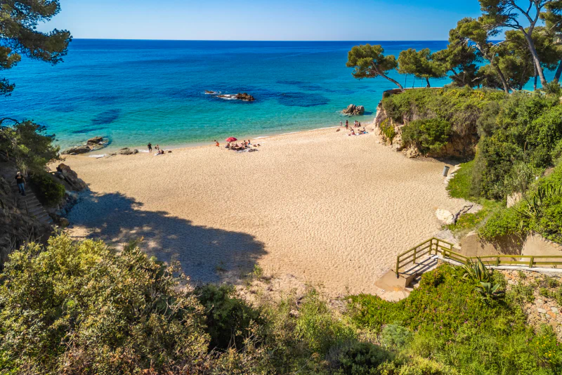 Fine sandy beach and turquoise sea at CAPFUN Treumal campsite, Platja d'Aro.