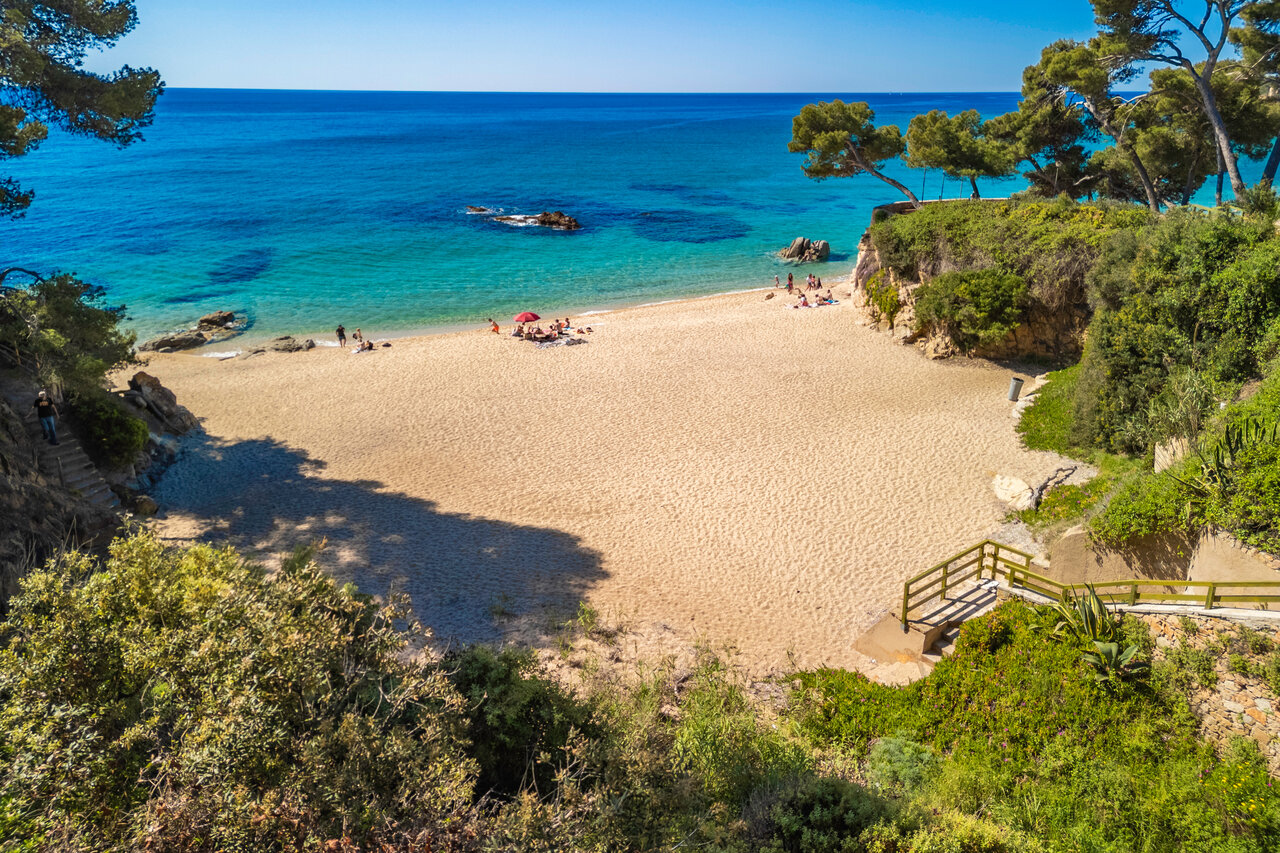 Fine sandy beach and turquoise sea at CAPFUN Treumal campsite, Platja d'Aro.