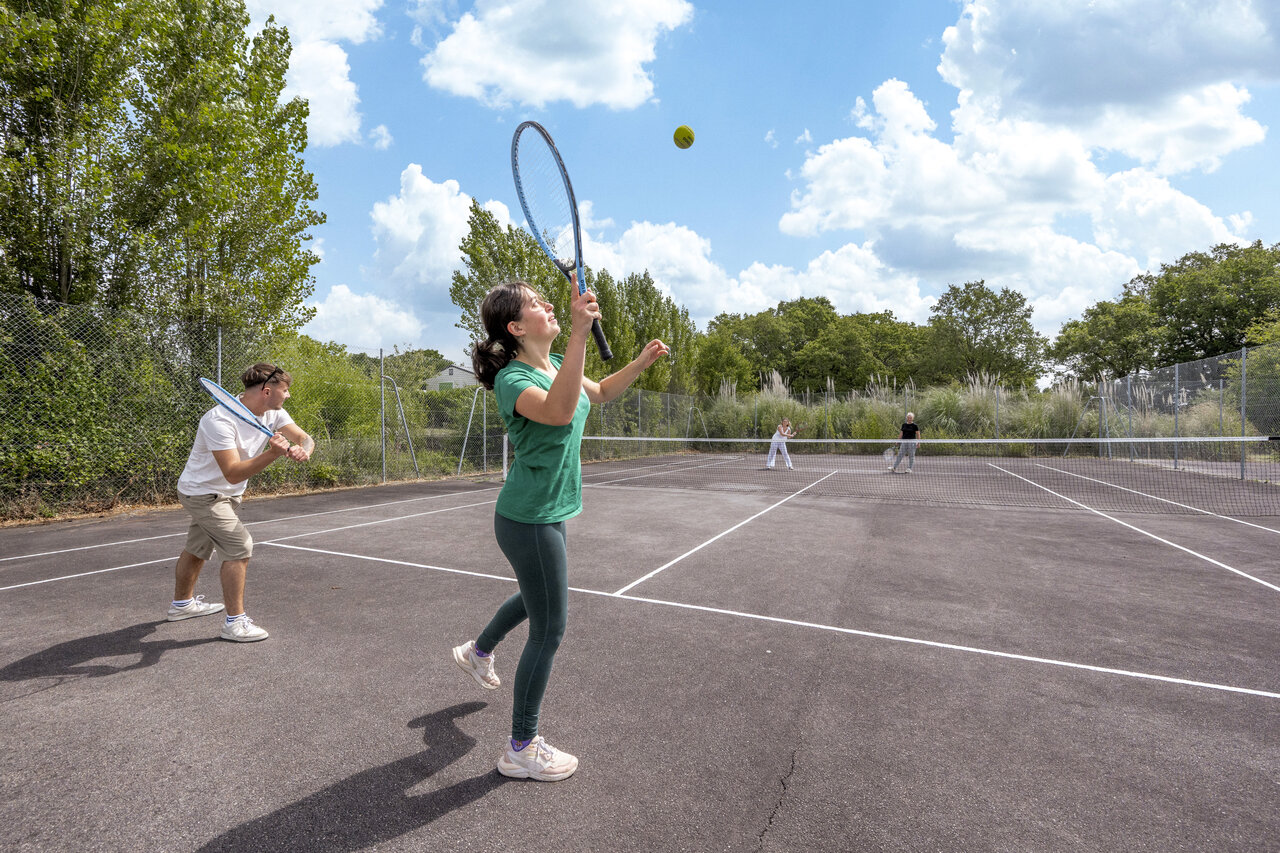 Tennis match on the outdoor court at CLICOCHIC Trois Ch�nes campsite in Pornichet (44).