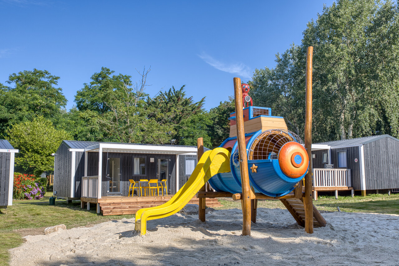 Submarine playground and Mobile homes at CLICOCHIC Trois Ch�nes campsite in Pornichet (44).