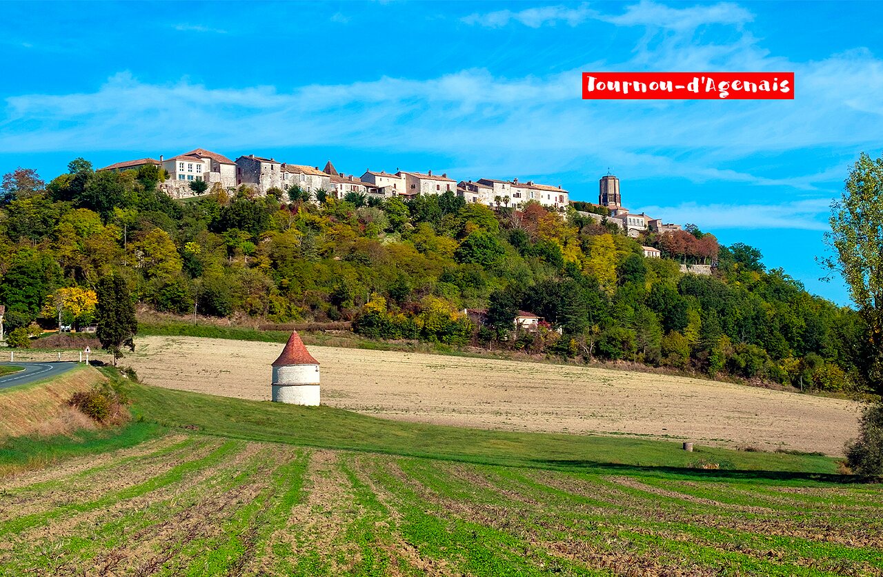 Medieval hilltop village of Tournon-d'Agenais, a place to visit in Lot-et-Garonne.