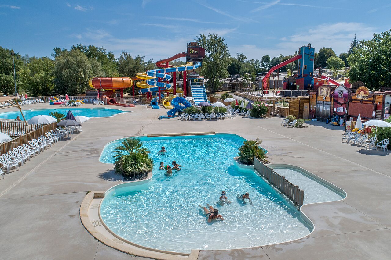 Giant swimming pools and water slides at CAPFUN Ullule campsite in Tournon d'Agenais (47).