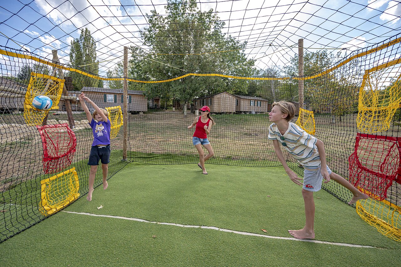 Home-Ball activity for everyone at CAPFUN Ullule campsite in Tournon d'Agenais (47).