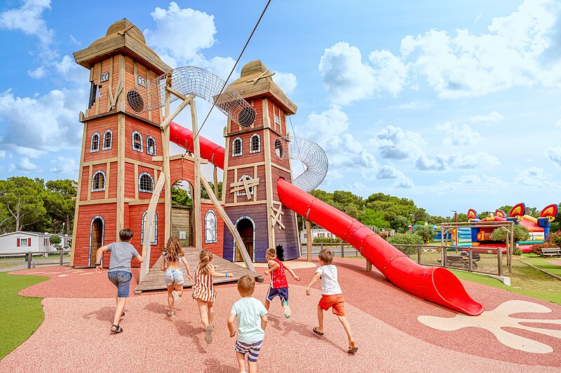 Carabouille playground - Large playground with slides and inflatable structures at CAPFUN Vignes d'Or campsite in Serignan.