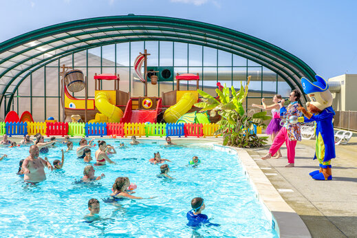 Covered swimming pool with pirate ship water games and entertainment at CAPFUN Vikings campsite in Saint Jean de la Rivi�re (50).