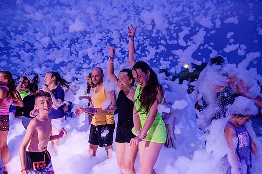 Foam party with families and children at CAPFUN Le Village Parisien campsite.