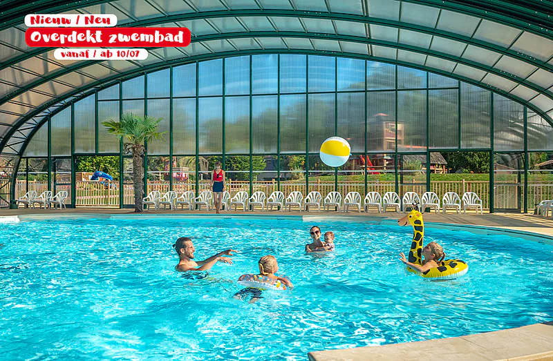 Indoor family swimming pool with children at CAPFUN De Waldsang campsite in Bakkeveen.