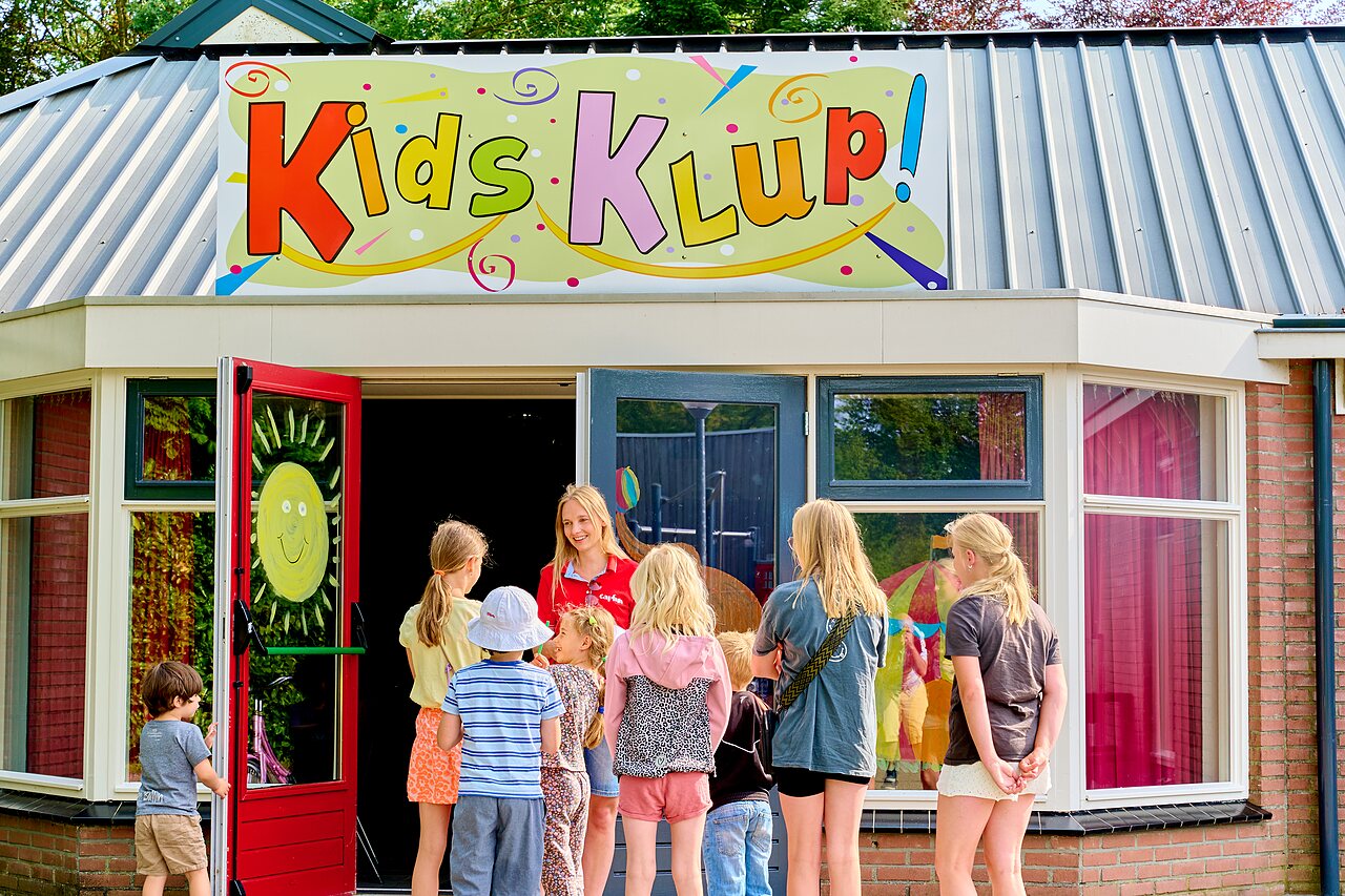 Children enjoying activities at Kids Klup, CAPFUN De Waldsang campsite Bakkeveen.