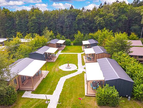 Modern mobile home accommodations with wooden terraces at CAPFUN De Waldsang campsite in Bakkeveen.